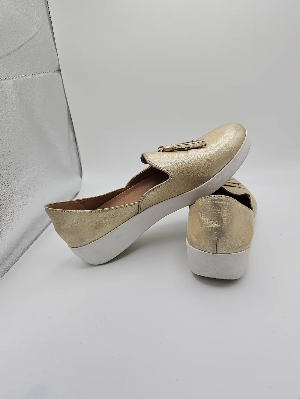 Fitflop Superskate leather tassel loafers gold with rainbow iridescence size 8.5